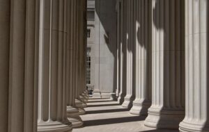 Mid-Level Corporate Associate Attorney